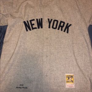 ‘52 Mitchell & Ness M. Mantle NY Yankees jersey.